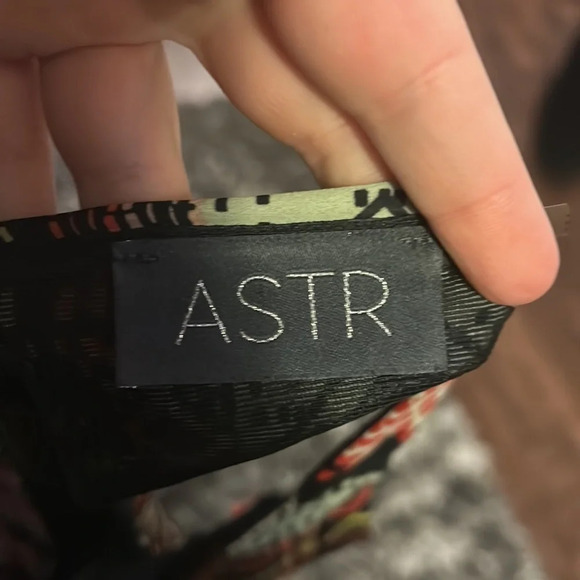 Patterned ASTR Jumpsuit - Picture 4 of 5